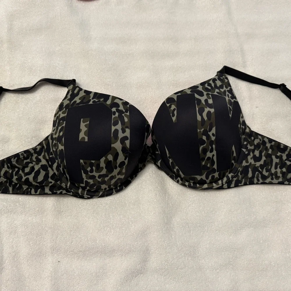 PINK Victoria’s Secret. Camo Print Bra with Black Lettering 36DD - Picture 1 of 5